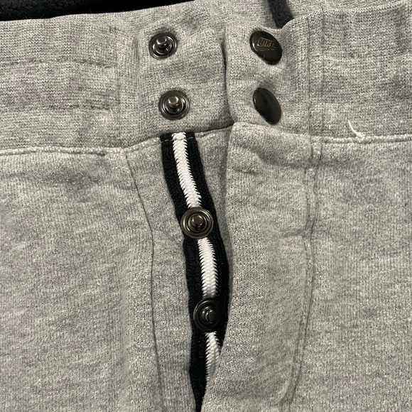 ✨EUC Nike Swoosh V442 Grey Heather Cuffed Zipper Jogger, Men’s Large - Picture 9 of 15